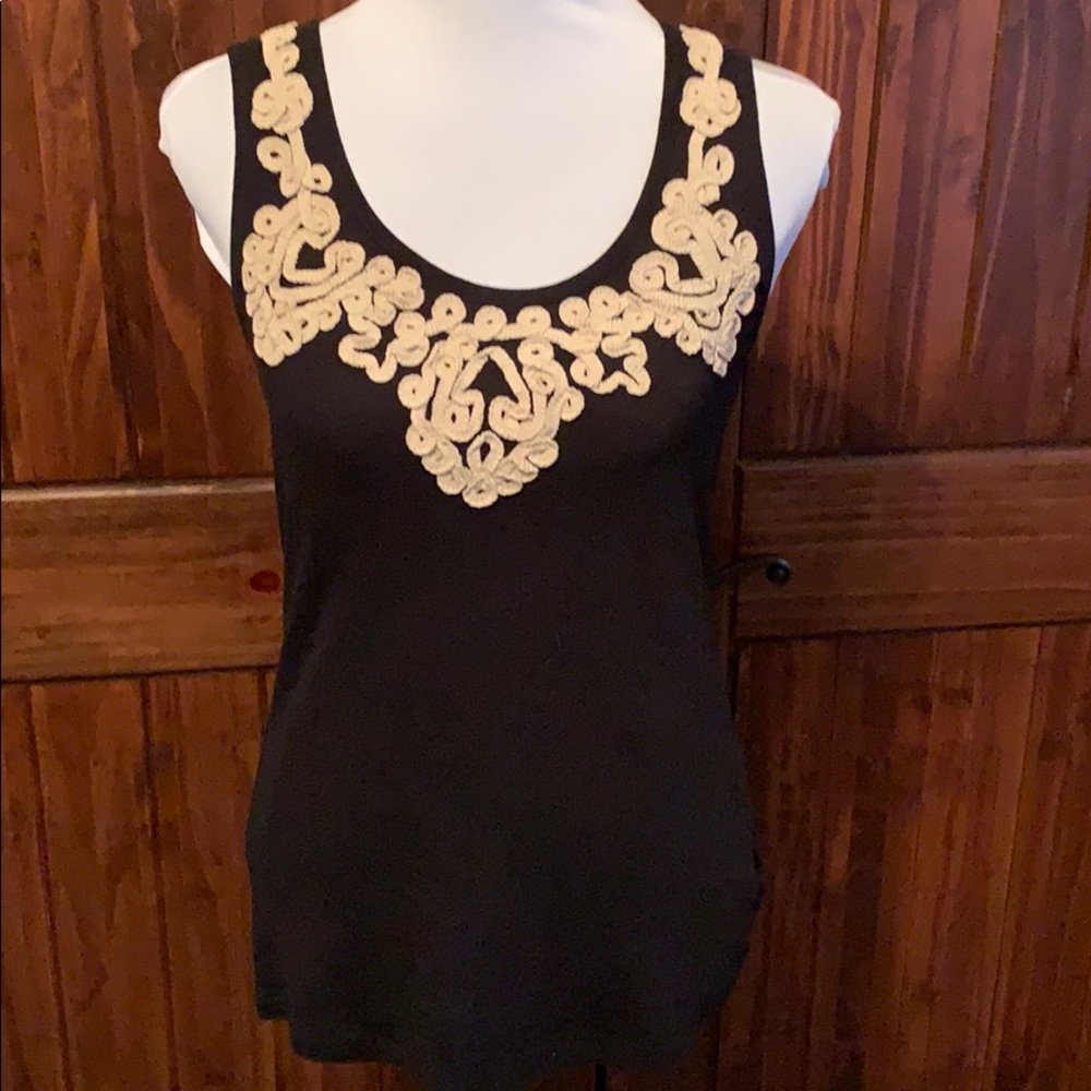 Style&co. Black tank with piping around collar,